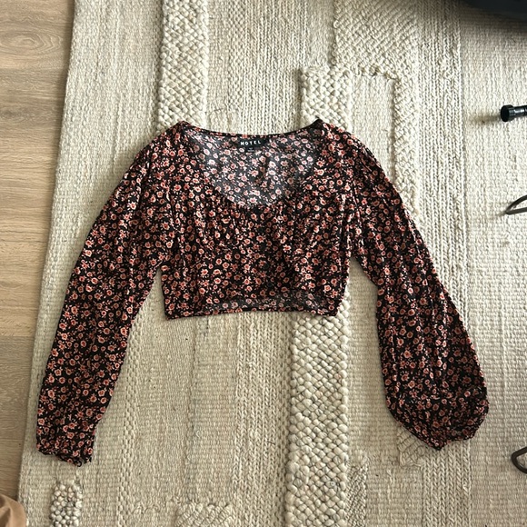 Motel crop shirt with puff sleeves. Size L - Picture 1 of 2